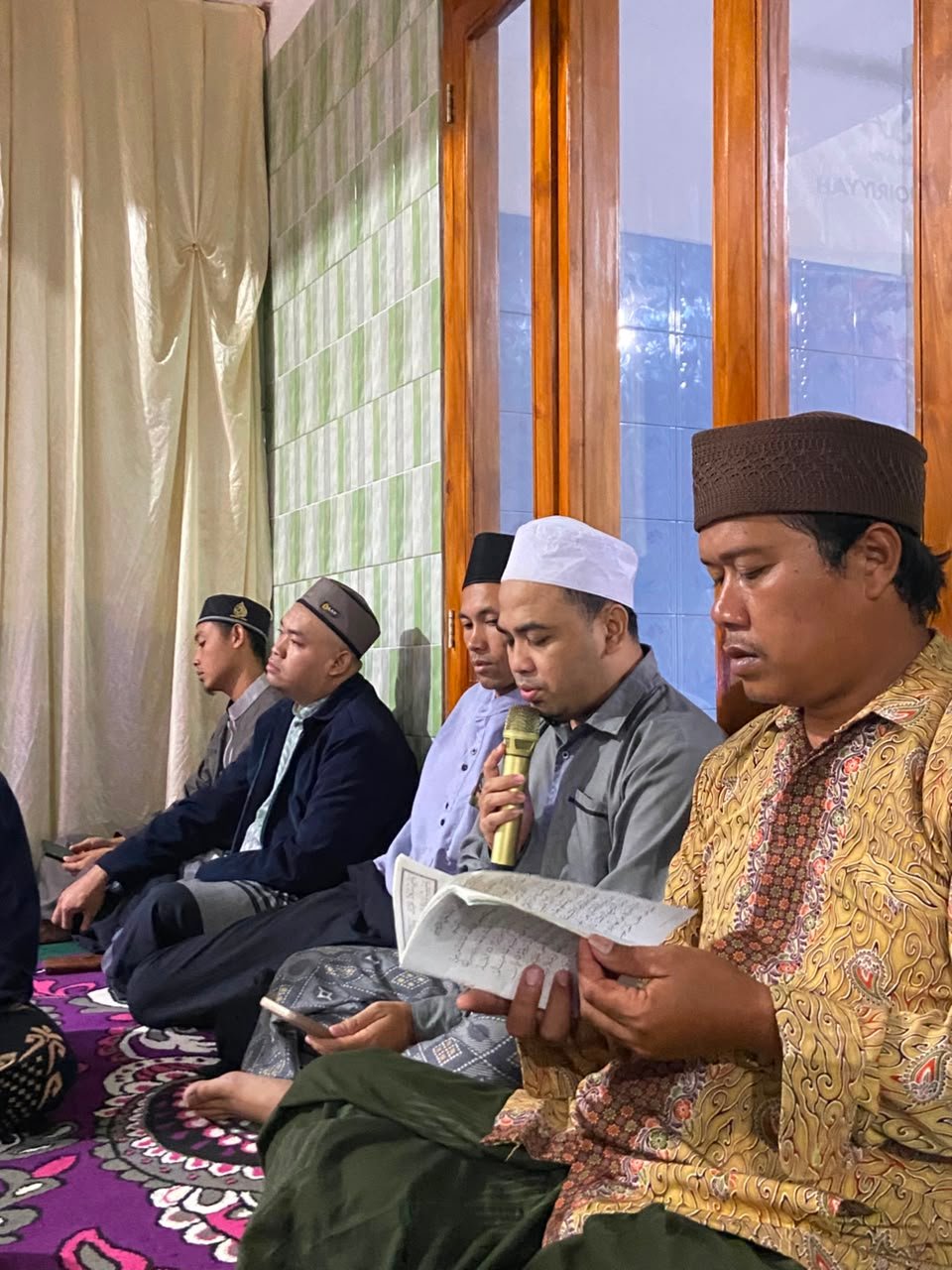 Ustadz Abdul Basit dari Banten Pimpin Pembacaan Barzanji Bersama Para Santri