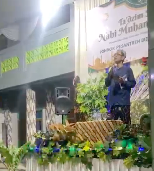 Ustad Khoerul Memimpin Sholawat